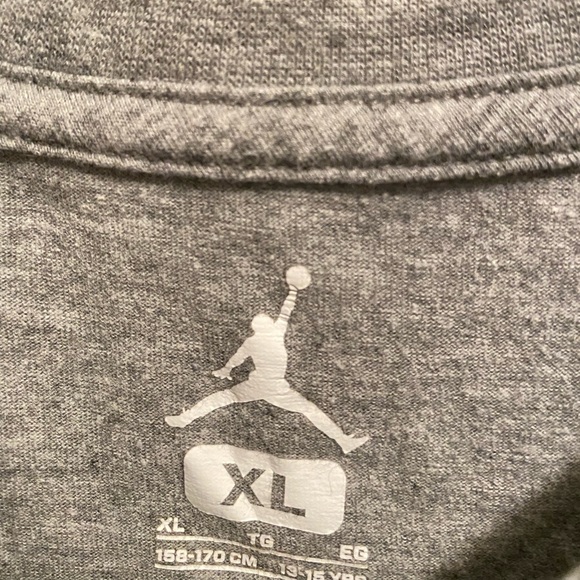 Jordan Collection Flight Graphic and Embroidered Jordan Jumpman Logo T-shirt - Picture 6 of 6